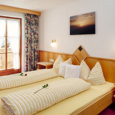 Hotel Appartement Platzergasse Фис Екстериор снимка